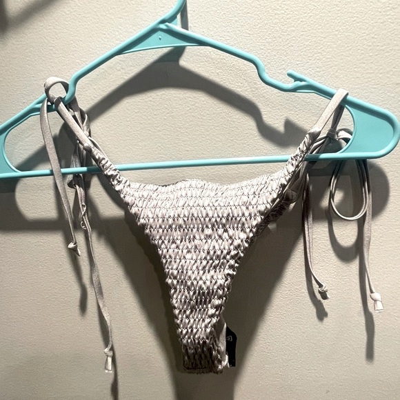Zaful Cut-Out Grey Smocked Textured Bikini • Size 4 - Picture 6 of 9